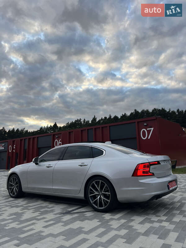 Седан Volvo S90 2018 в Львове
