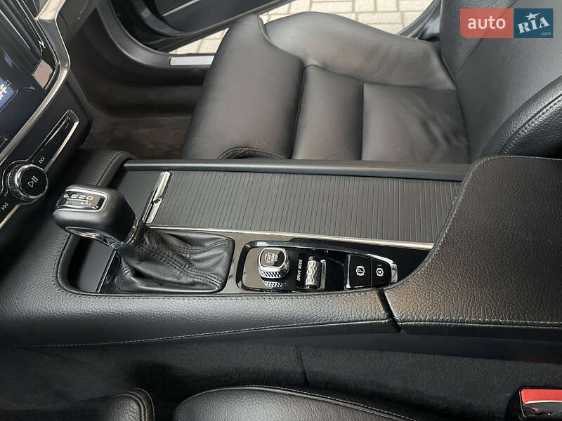 Седан Volvo S90 2017 в Чернівцях