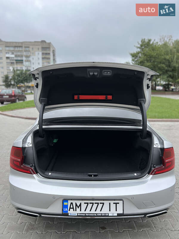 Седан Volvo S90 2019 в Звягелі