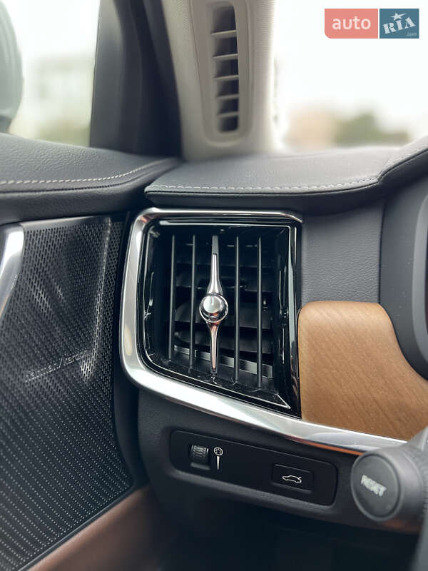 Седан Volvo S90 2019 в Звягелі