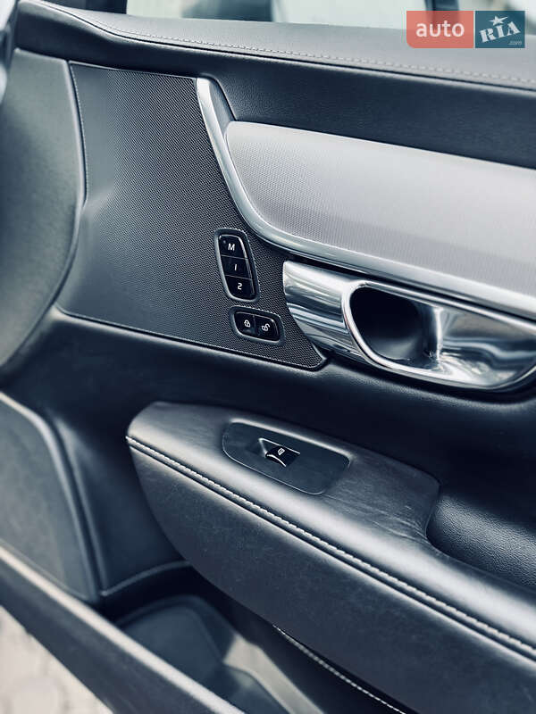 Седан Volvo S90 2016 в Черновцах