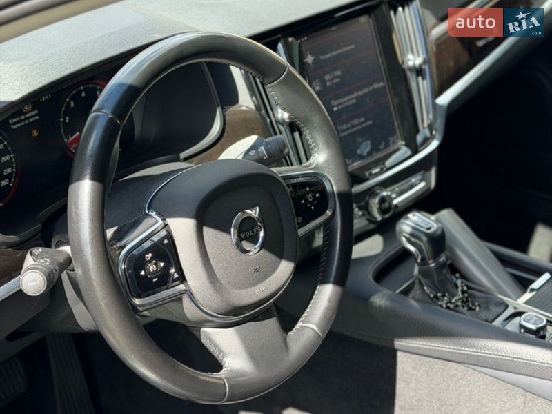 Седан Volvo S90 2016 в Івано-Франківську