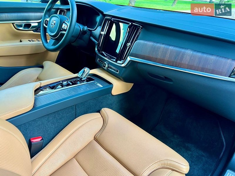 Седан Volvo S90 2022 в Киеве
