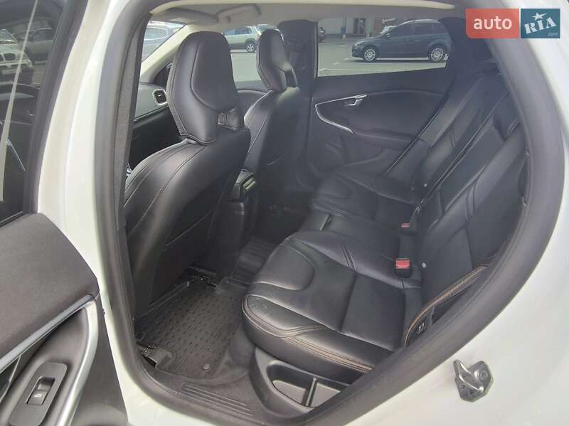 Хэтчбек Volvo V40 Cross Country 2016 в Борисполе