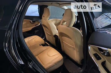 Хэтчбек Volvo V40 Cross Country 2016 в 
