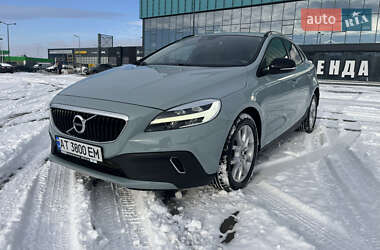 Хэтчбек Volvo V40 Cross Country 2017 в Львове