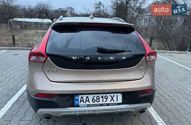 Хэтчбек Volvo V40 Cross Country 2013 в Киеве