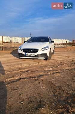 Хэтчбек Volvo V40 Cross Country 2019 в Киеве