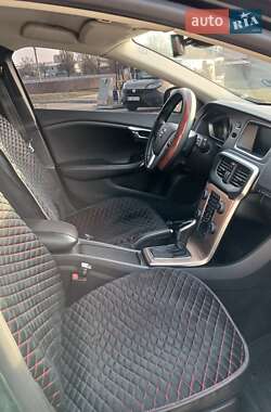Хэтчбек Volvo V40 Cross Country 2018 в 