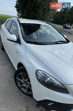 Хетчбек Volvo V40 Cross Country 2016 в 