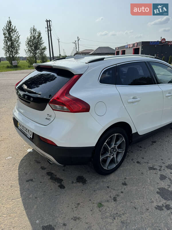 Хэтчбек Volvo V40 Cross Country 2016 в Киеве