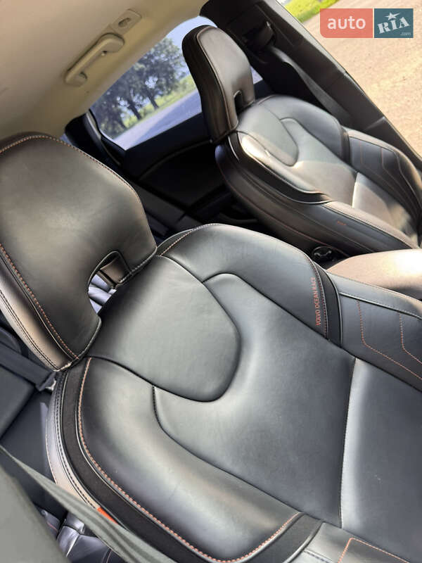 Хэтчбек Volvo V40 Cross Country 2016 в Киеве