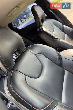 Хетчбек Volvo V40 Cross Country 2016 в 