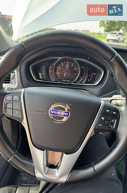 Хетчбек Volvo V40 Cross Country 2016 в 