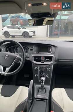 Хэтчбек Volvo V40 Cross Country 2017 в 