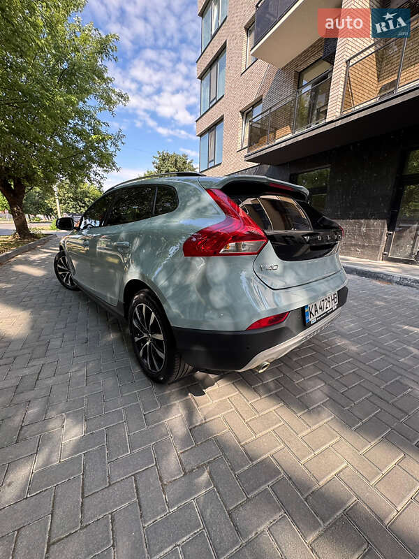 Хэтчбек Volvo V40 Cross Country 2019 в Ужгороде