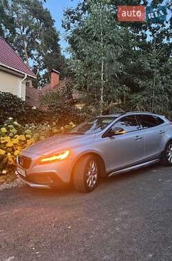 Хетчбек Volvo V40 Cross Country 2017 в Ірпені