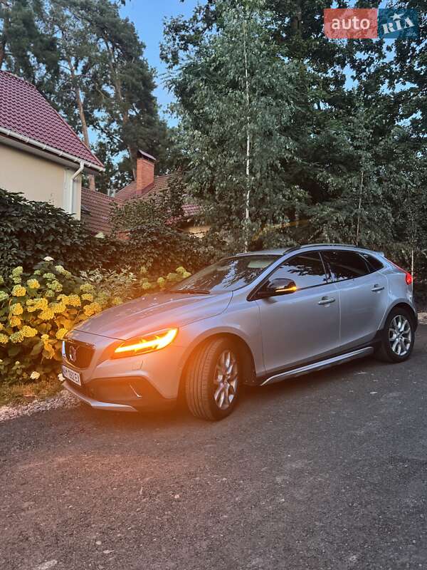 Volvo V40 Cross Country 2017