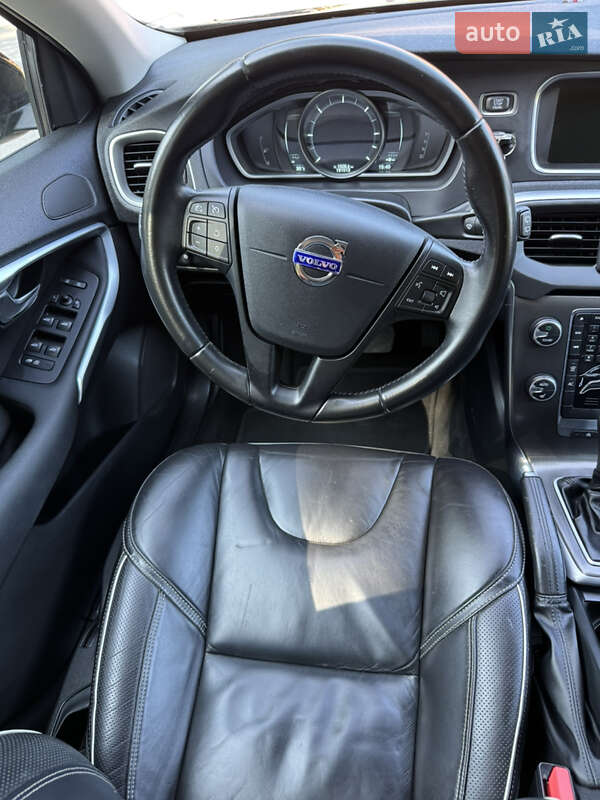 Хетчбек Volvo V40 Cross Country 2014 в Луцьку фото 44 Хетчбек Volvo V40 Cross Country 2014 в Луцьку