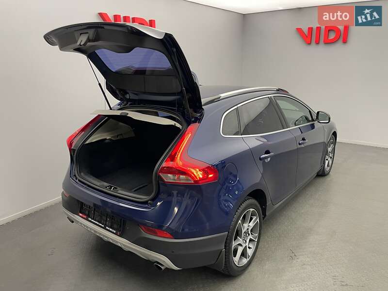 Хетчбек Volvo V40 Cross Country 2016 в Києві