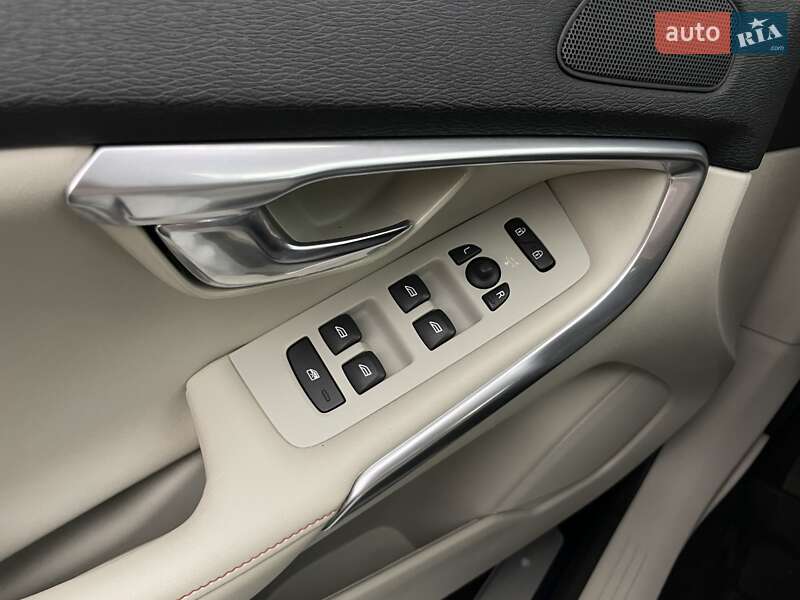 Хетчбек Volvo V40 Cross Country 2016 в Києві