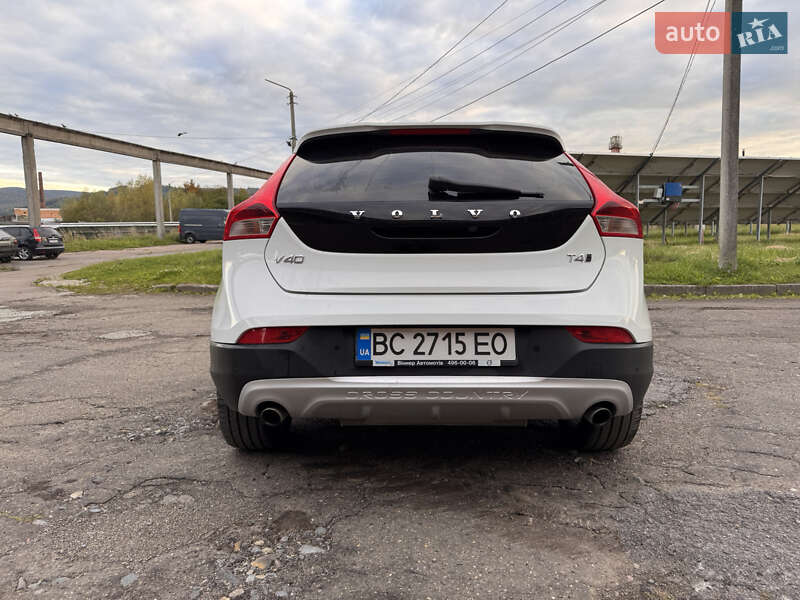 Хэтчбек Volvo V40 Cross Country 2016 в Бориславе