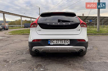 Хэтчбек Volvo V40 Cross Country 2016 в 