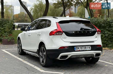 Хэтчбек Volvo V40 Cross Country 2012 в 
