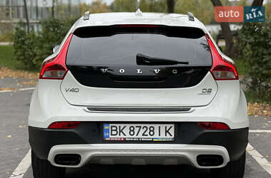 Хэтчбек Volvo V40 Cross Country 2012 в 