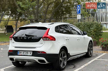 Хэтчбек Volvo V40 Cross Country 2012 в 