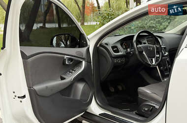 Хэтчбек Volvo V40 Cross Country 2012 в 