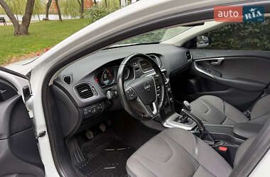 Хэтчбек Volvo V40 Cross Country 2012 в 