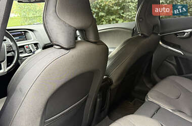 Хэтчбек Volvo V40 Cross Country 2012 в 