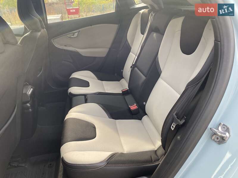 Хэтчбек Volvo V40 Cross Country 2017 в Николаеве фото 28 Хэтчбек Volvo V40 Cross Country 2017 в Николаеве