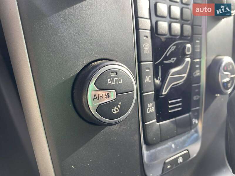 Хэтчбек Volvo V40 Cross Country 2017 в Николаеве фото 50 Хэтчбек Volvo V40 Cross Country 2017 в Николаеве