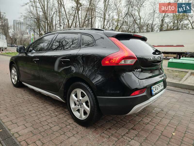 Хэтчбек Volvo V40 Cross Country 2014 в Киеве