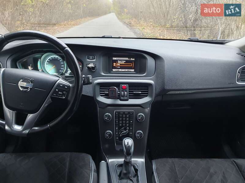 Хэтчбек Volvo V40 Cross Country 2014 в Киеве