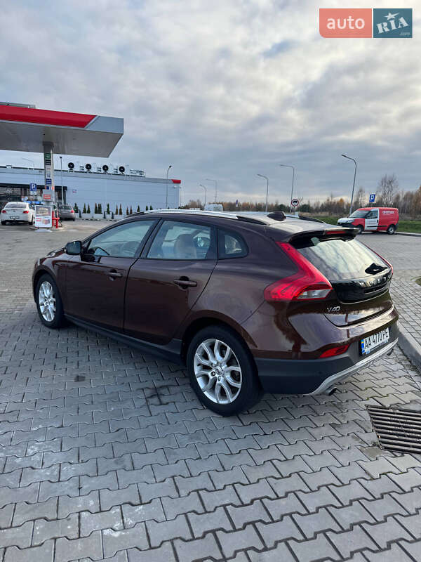 Хетчбек Volvo V40 Cross Country 2016 в Києві
