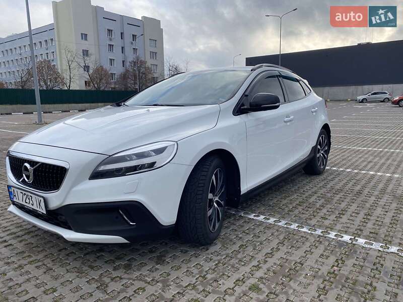 Хетчбек Volvo V40 Cross Country 2019 в Києві