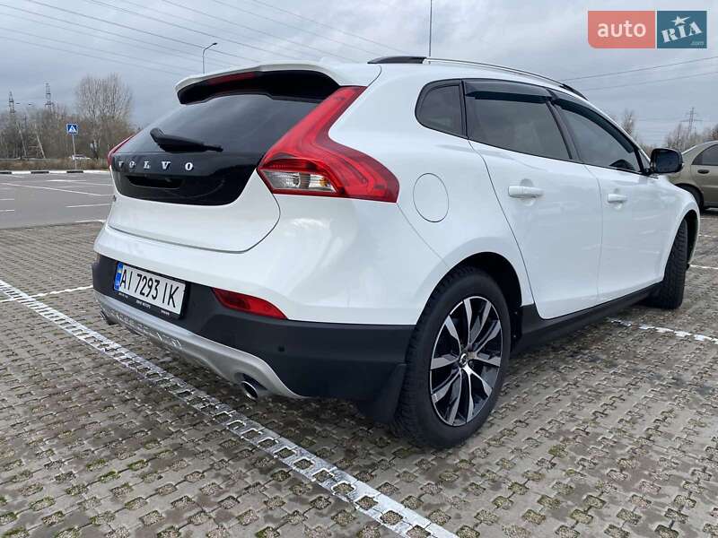 Хетчбек Volvo V40 Cross Country 2019 в Києві