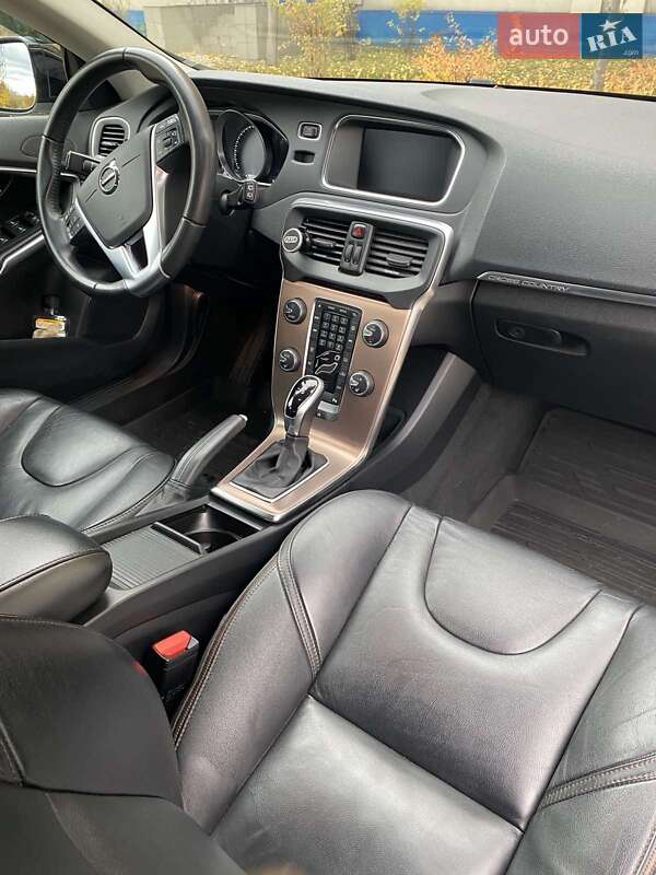 Хетчбек Volvo V40 Cross Country 2019 в Києві