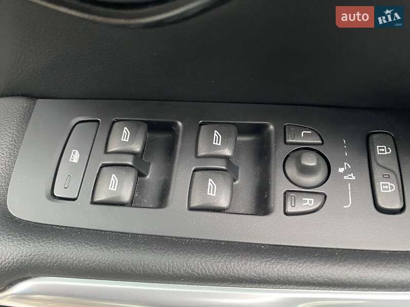 Хетчбек Volvo V40 Cross Country 2019 в Києві