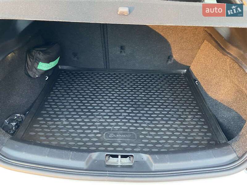 Хетчбек Volvo V40 Cross Country 2019 в Києві