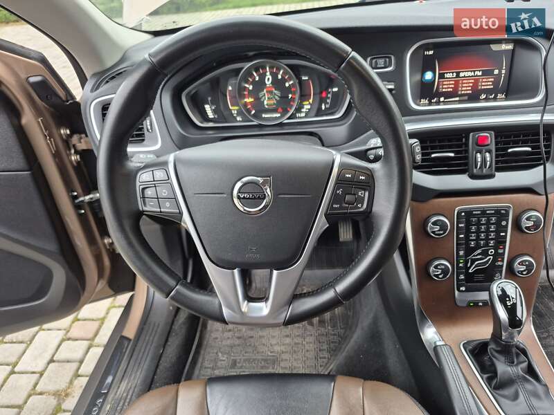 Хэтчбек Volvo V40 Cross Country 2017 в Нетешине