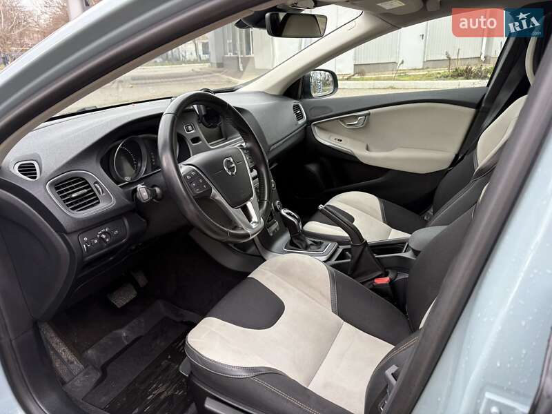 Хетчбек Volvo V40 Cross Country 2017 в Миколаєві