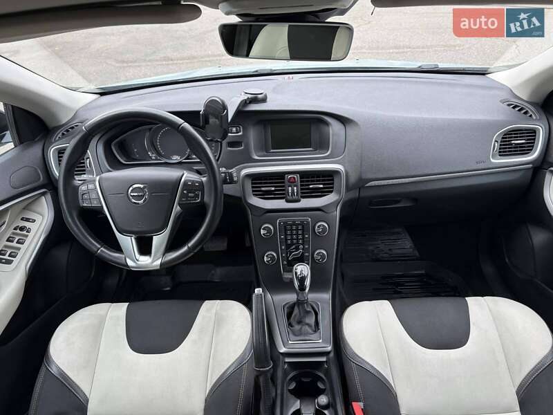 Хетчбек Volvo V40 Cross Country 2017 в Миколаєві