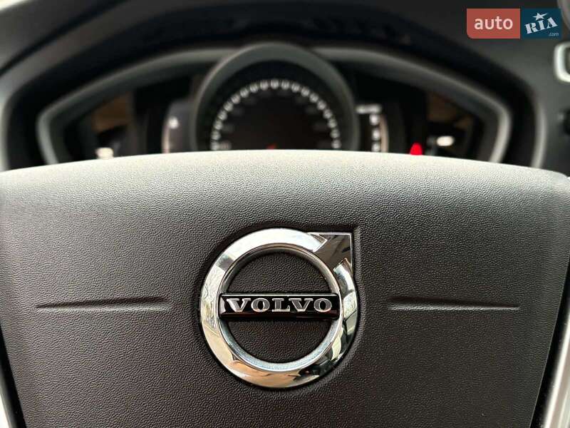 Хетчбек Volvo V40 Cross Country 2017 в Миколаєві