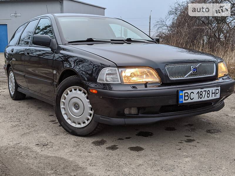 Універсал Volvo V40 1997 в Львові