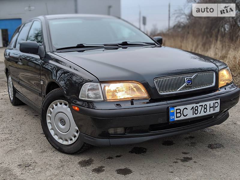 Універсал Volvo V40 1997 в Львові