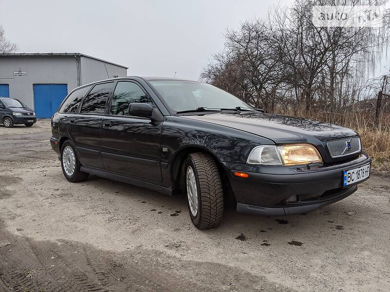 Універсал Volvo V40 1997 в Львові